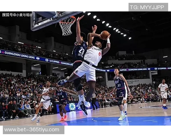 克里斯表现出色13投8中砍下23分8篮板2助攻1盖帽助球队获胜