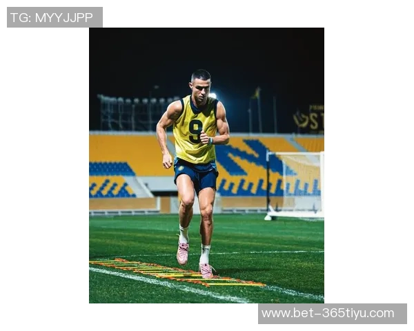 C罗社交媒体分享新造型清爽寸头引发粉丝热议