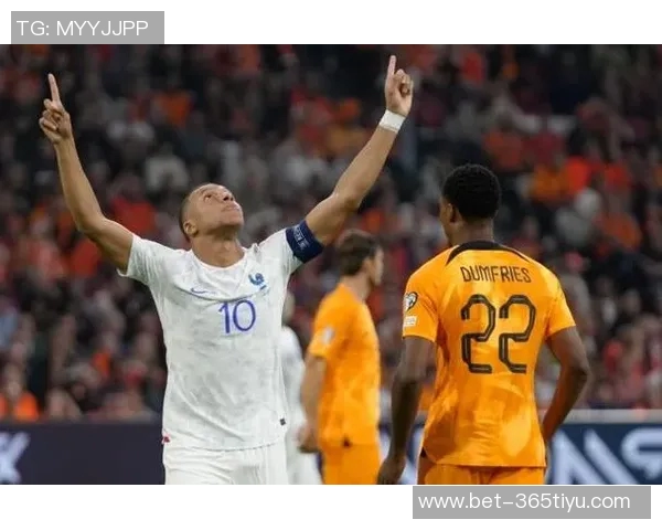 姆巴佩父亲参与戛纳传奇赛齐达内维埃拉德尚等巨星同场竞技 姆巴佩父亲参与戛纳传奇赛齐达内维埃拉德尚等巨星同场竞技