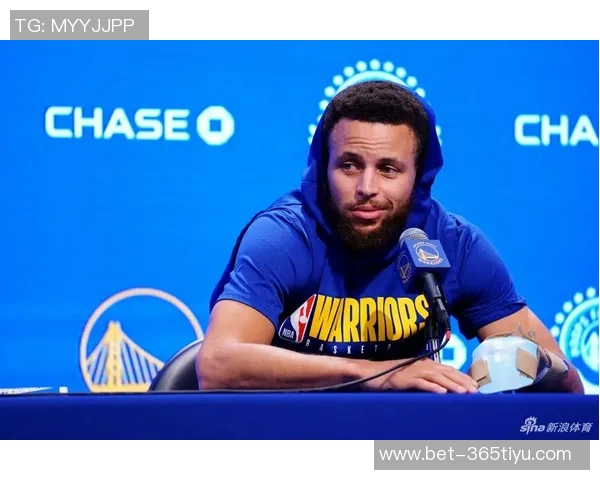 库里复出首战未达预期但重返赛场与队友们同心协力倍感欣喜