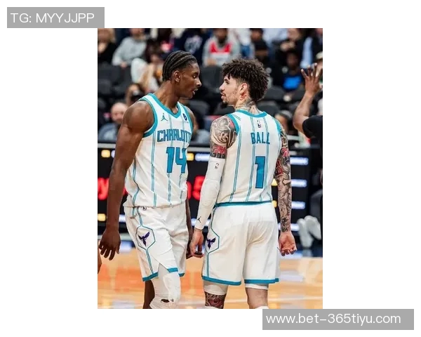 拉梅洛鲍尔三分球火力全开16投10中砍下28分4篮板13助攻1抢断表现惊艳